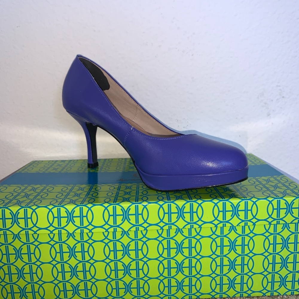 Hot in Hollywood blue heels